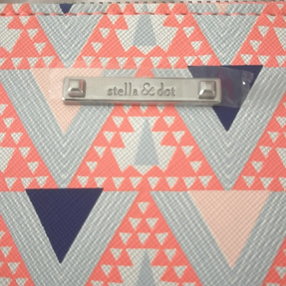 Stella & Dot NWOT Clutch Stylish Coral and Blue Geometric Design